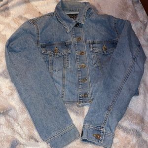 Jean jacket. Size: S